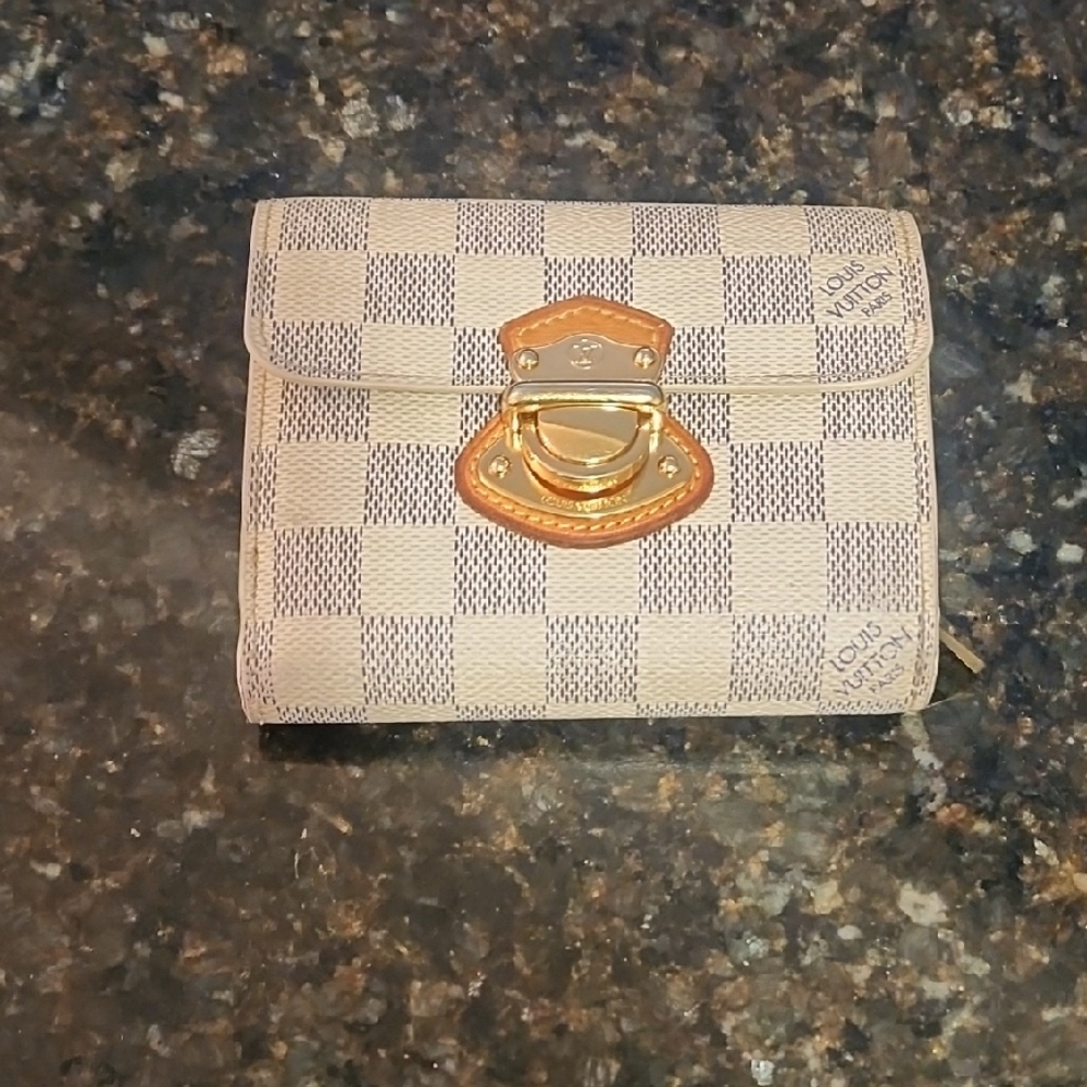 Louis Vuitton Cream and Gold Zip-Pull Wallet Accent